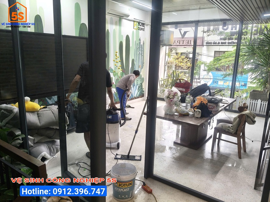 Lau, hút bụi sàn 