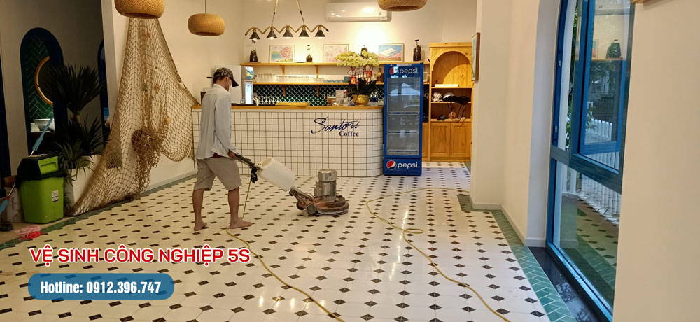 Công tác đánh bóng sàn đá tại nhà hàng Đà Nẵng